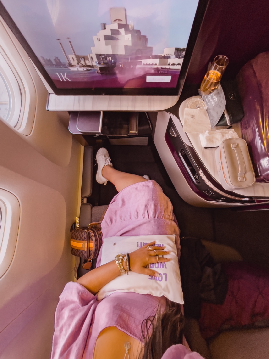 Audrey na Qsuite da Qatar Airways